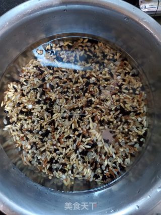 三色糙米饭的做法步骤：2
