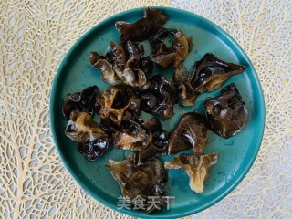 火麻仁菠菜炒粉条的做法步骤：2