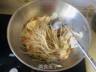 白菜胡萝卜炖粉条的做法步骤：7