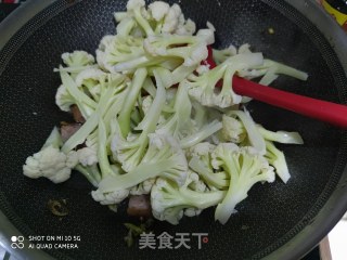 菜花炒肉的做法步骤：7