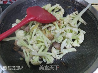 菜花炒肉的做法步骤：8