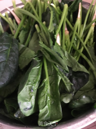 菠菜炖肉丸的做法步骤：1