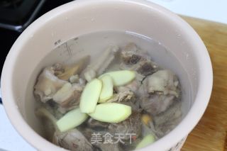 茶树菇炖鸭子的做法步骤：3