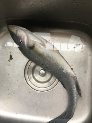 鲈鱼煎饺的做法步骤：1