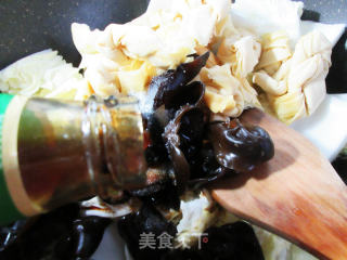 黑木耳千张结烧大白菜的做法步骤：7