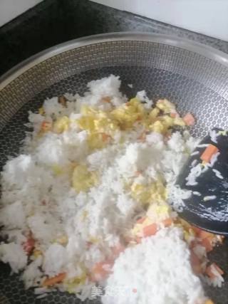 蛋炒饭的做法步骤：5