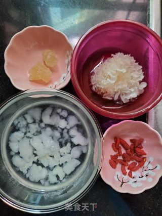 冰糖炖雪蛤银耳的做法步骤：1