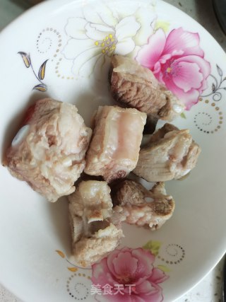 虫草花花胶排骨汤的做法步骤：2