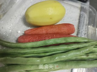牛肉烩土豆的做法步骤：2