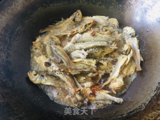 红烧小黄鱼的做法步骤：4