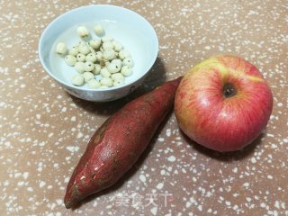 苹果蜜薯莲子汤的做法步骤：1