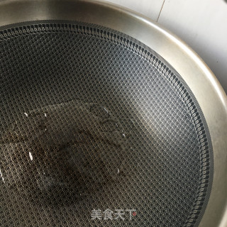 煎鲈鱼的做法步骤：10