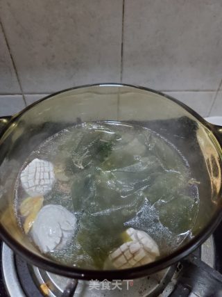 海带芽炖丸子汤的做法步骤：3