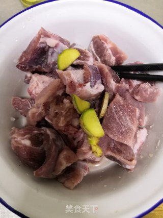 粉蒸排骨的做法步骤：2