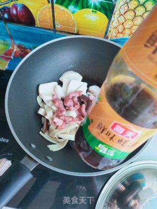 牛肉、香菇炖豆皮的做法步骤：8
