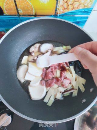 牛肉、香菇炖豆皮的做法步骤：11