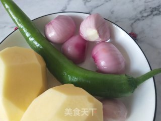 毛葱炒土豆片的做法步骤：2