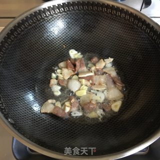 蘑菇毛豆炒肉的做法步骤：2