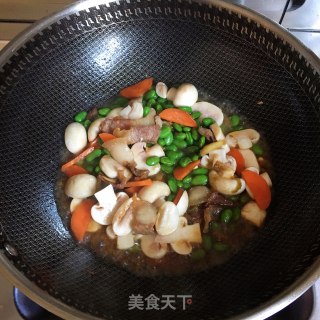 蘑菇毛豆炒肉的做法步骤：6