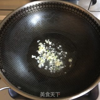 蒜泥茼蒿的做法步骤：1