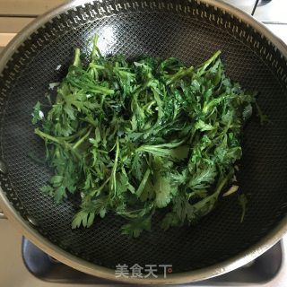 蒜泥茼蒿的做法步骤：2