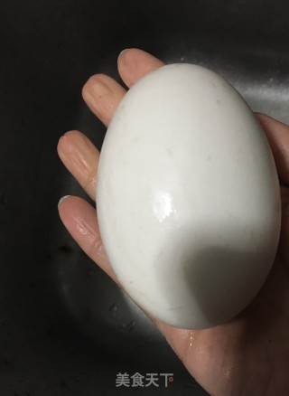 鹅蛋炒三色糙米饭的做法步骤：2