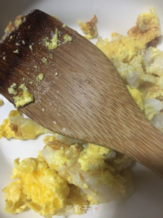 鹅蛋炒三色糙米饭的做法步骤：4