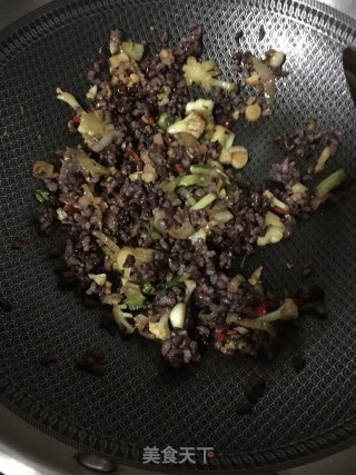 鹅蛋炒三色糙米饭的做法步骤：9