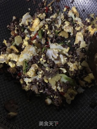 鹅蛋炒三色糙米饭的做法步骤：10