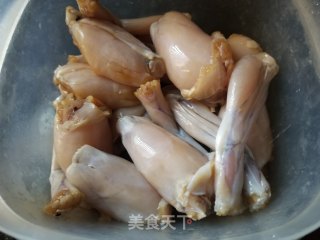 田鸡腿炒杂菜的做法步骤：2