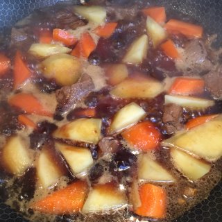 土豆胡萝卜炖牛肉的做法步骤：11