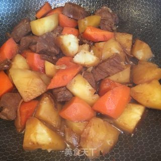 土豆胡萝卜炖牛肉的做法步骤：12