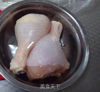 三丁炖鸡腿的做法步骤：1