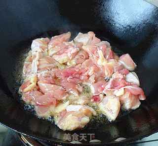 三丁炖鸡腿的做法步骤：2