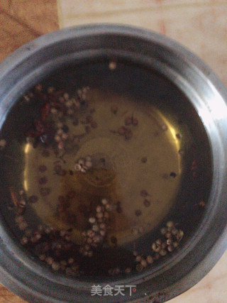 牛肉酸菜馅饺子的做法步骤：1