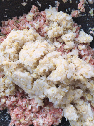牛肉酸菜馅饺子的做法步骤：4