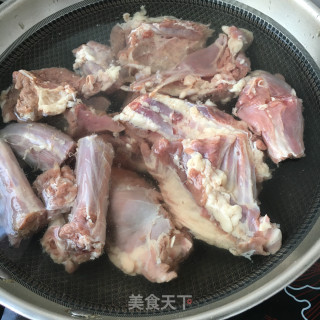 土豆炖大鹅的做法步骤：2