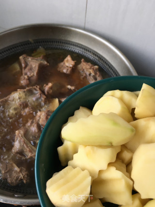 土豆炖大鹅的做法步骤：17