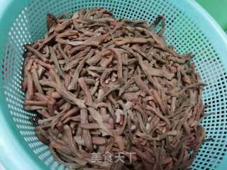 五花肉炖豆角干的做法步骤：3