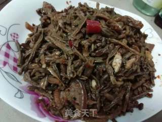 五花肉炖豆角干的做法步骤：5