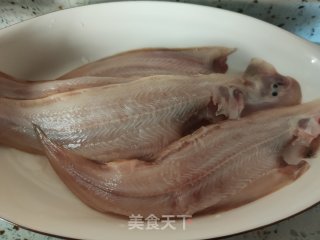 红烧鱼的做法步骤：1