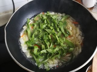 鸡蛋翡翠粉皮汤的做法步骤：7