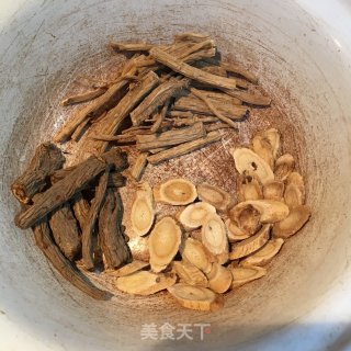 党参黄芪炖老母鸡的做法步骤：2