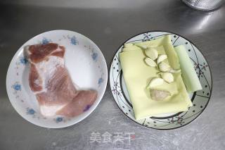 卤五香豆皮肉卷的做法步骤：1