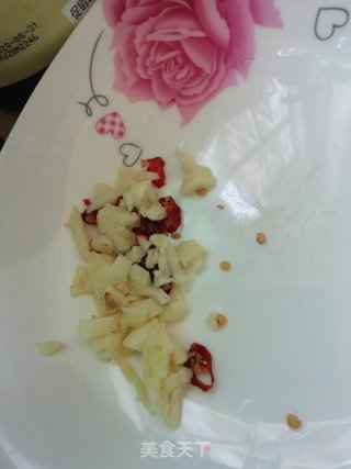 手撕包菜的做法步骤：1