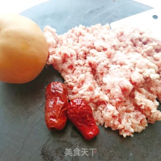 梨炖肉丸的做法步骤：1