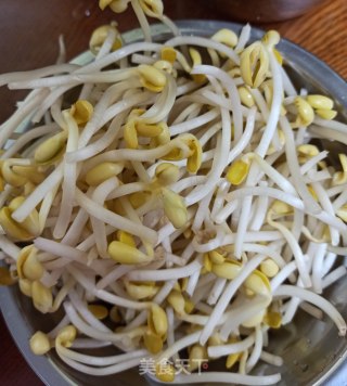 海带结豆芽炖花蛤的做法步骤：2