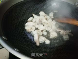 白菜炖油豆腐的做法步骤：2