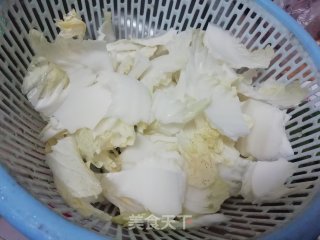 白菜炖油豆腐的做法步骤：3