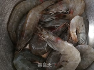避风塘炒虾的做法步骤：1